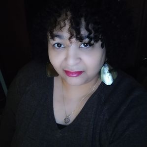 Meet your Posher, Lenita